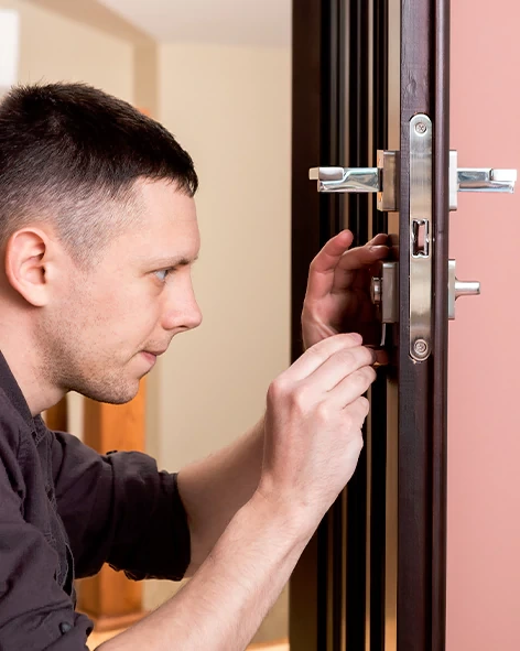 : Professional Locksmith For Commercial And Residential Locksmith Services in Lucerne Valley, CA